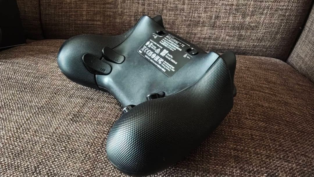 RAZER WOLVERINE V3 TOURNAMENT 有線コントローラー