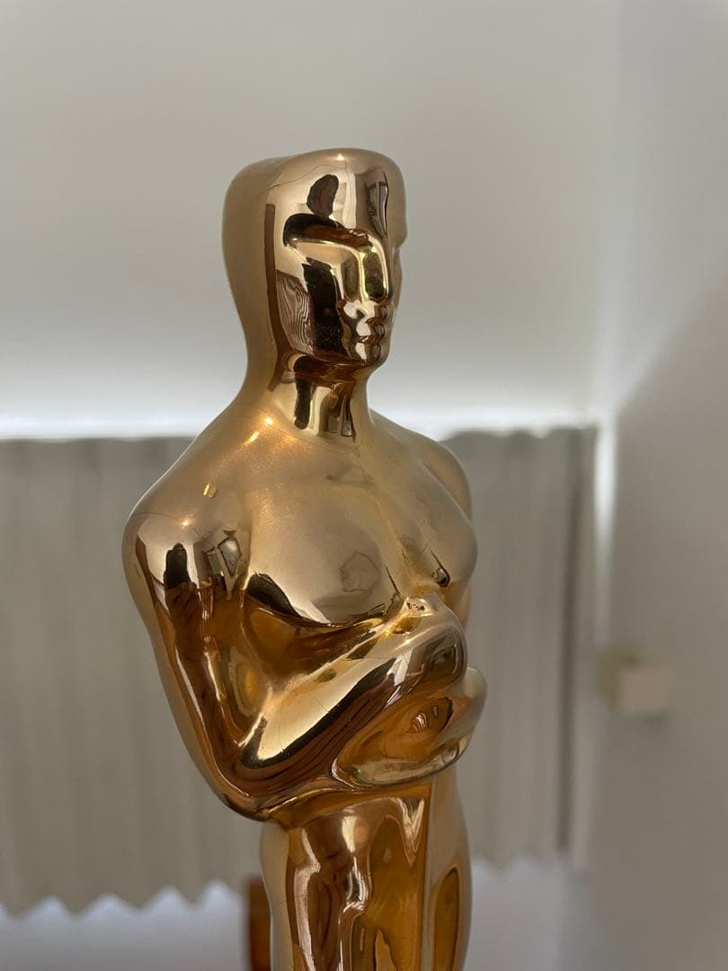 【アカデミー賞】オスカー像 金属製 OSCARずっしり重い！本物そっくり