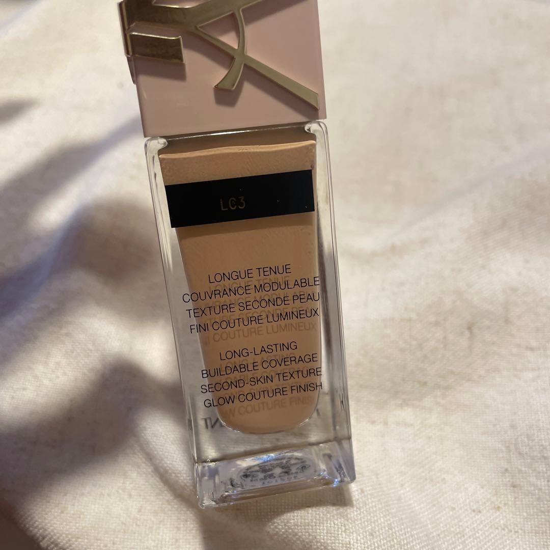 イヴ・サンローラン　ALL HOURS GLOW FOUNDATION LC3