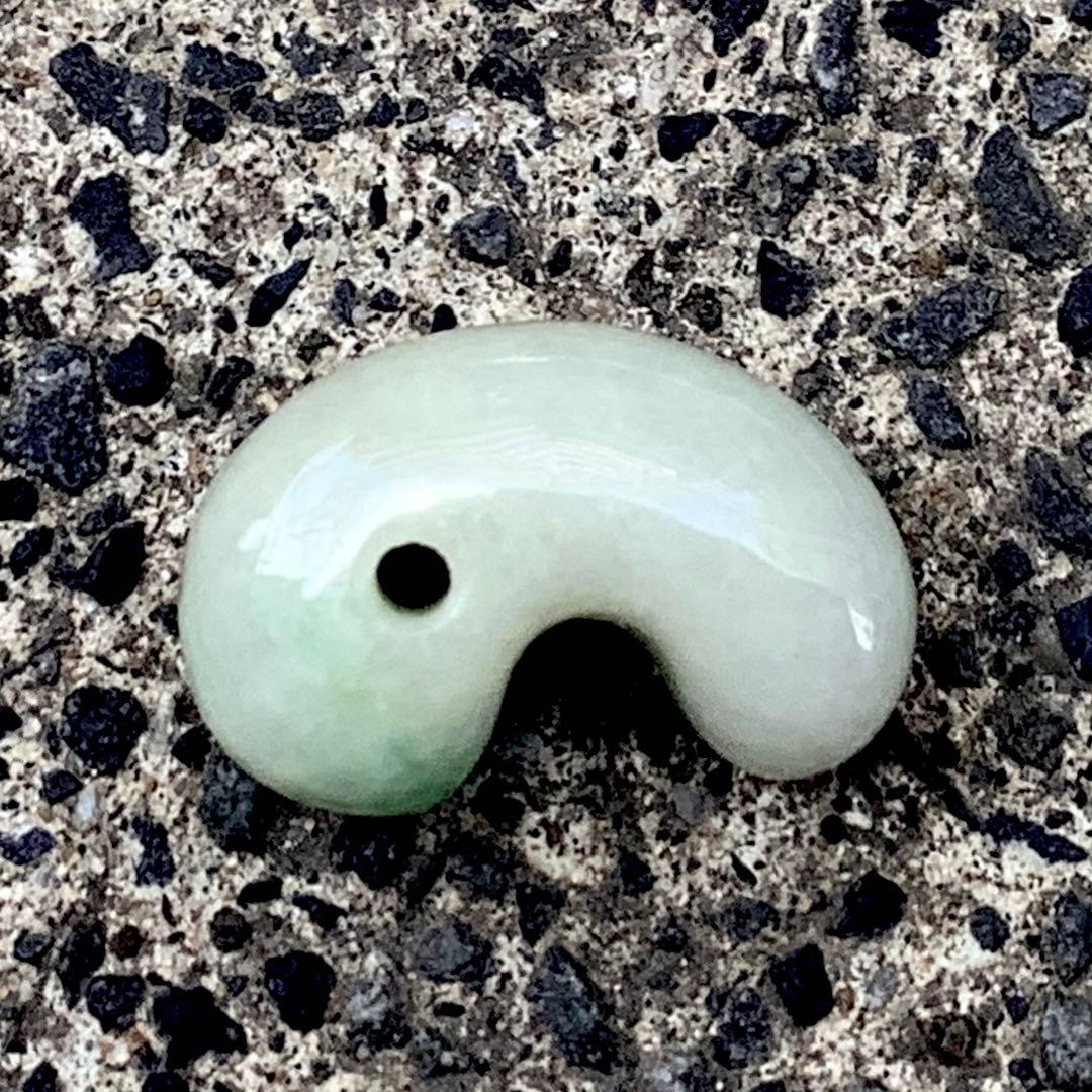 ⭕️神からの授かり　糸魚川翡翠勾玉ジェダイト　高品質とお値段にて　鑑定ソーティング