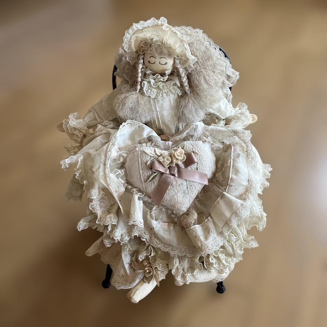 サエラアキアカネハート型クッション付きお人形セット