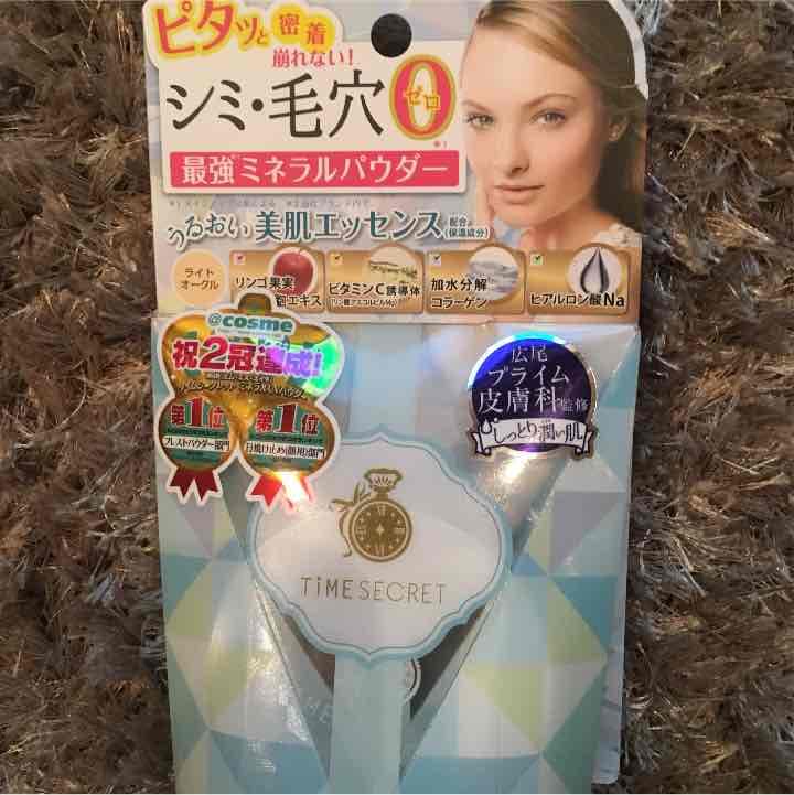 ミネラルパウダー、リップティント2本、香水の4点セット