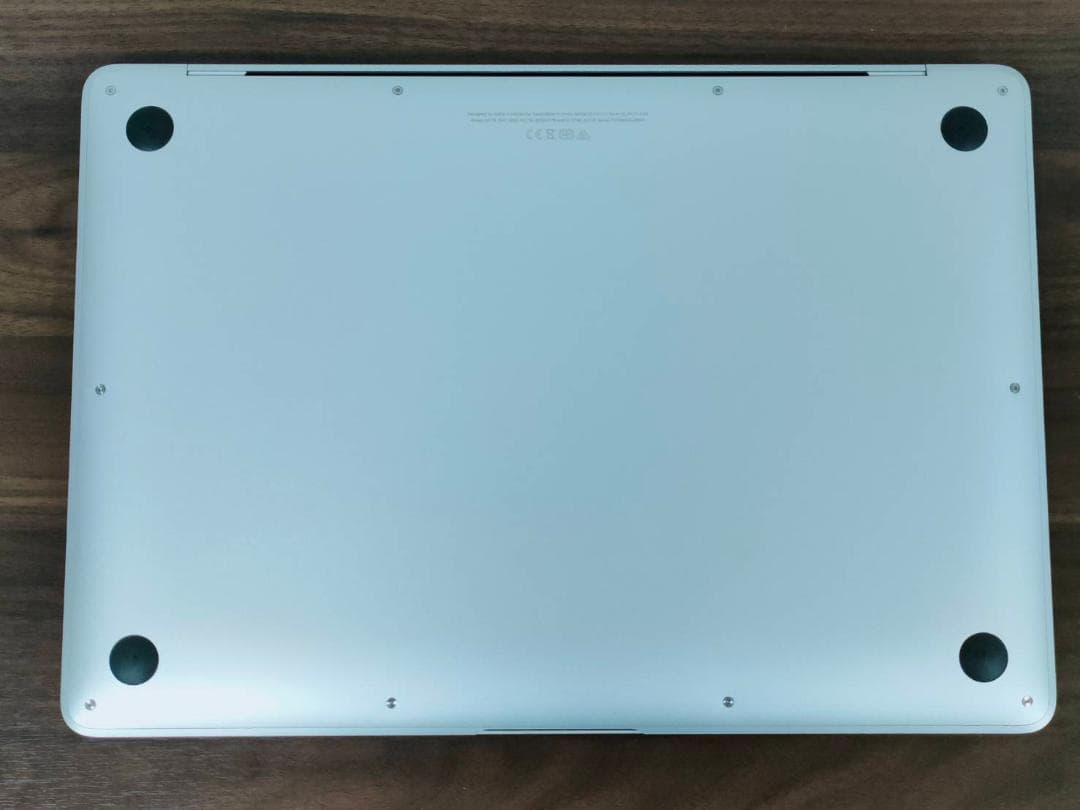 良品 MacBook Air 2020 13型 Core i5 256GB B1