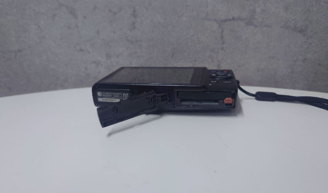 【送料込み】Canon　キャノン　IXY650　コンパクト デジタルカメラ　黒