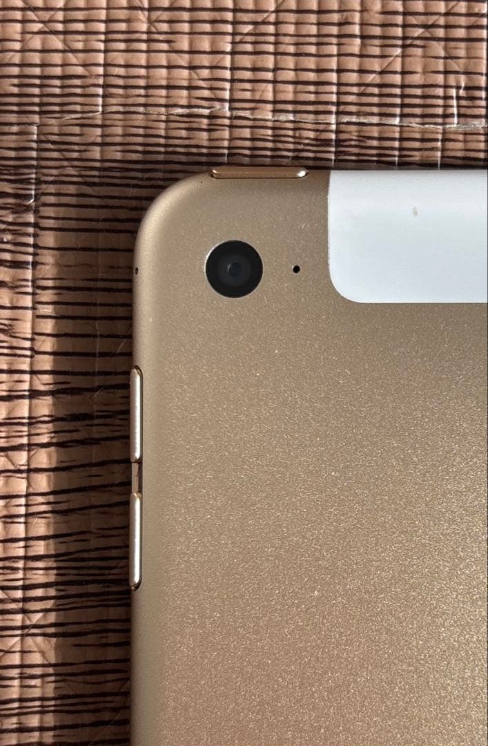 美品　iPad Air2 第2世代 ドコモ　動作確認済み　匿名配送