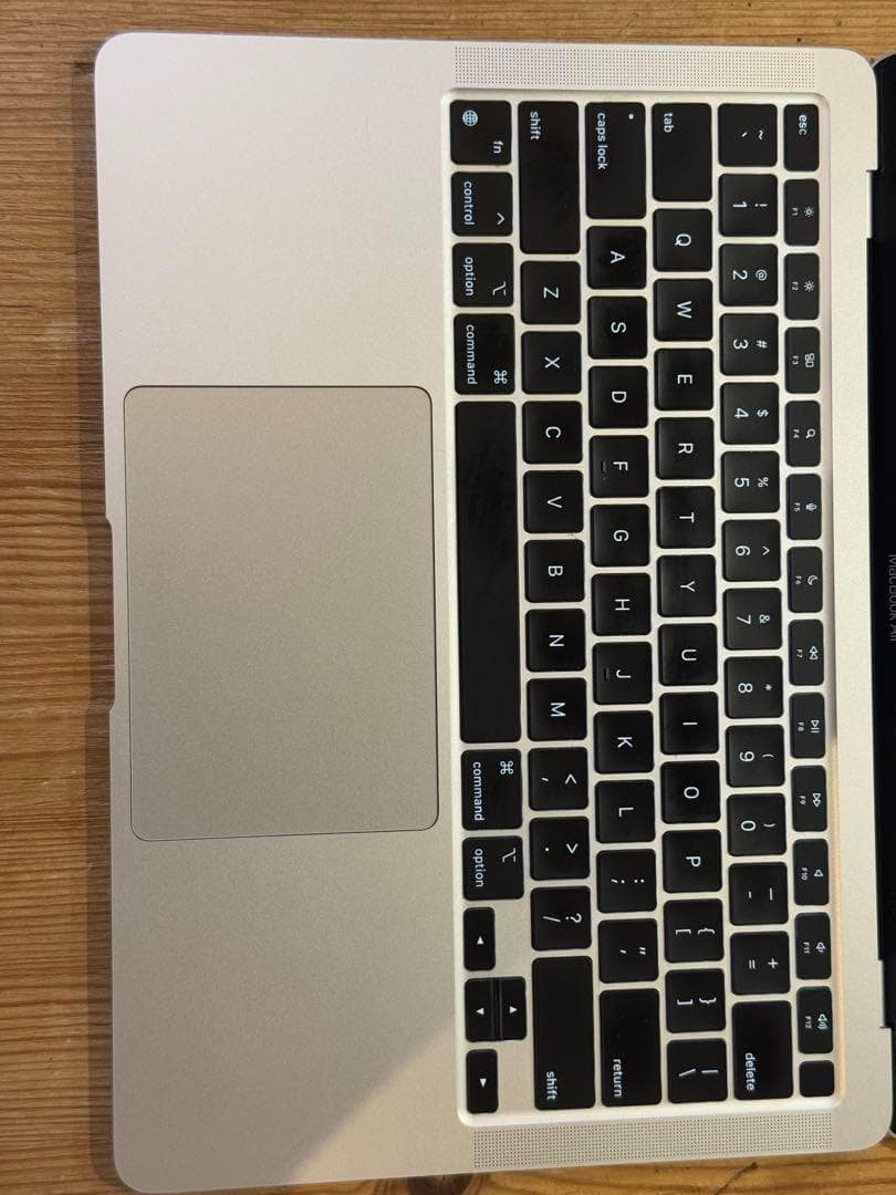 何も言わずに買ますApple MacBook Air (M1, 2020)