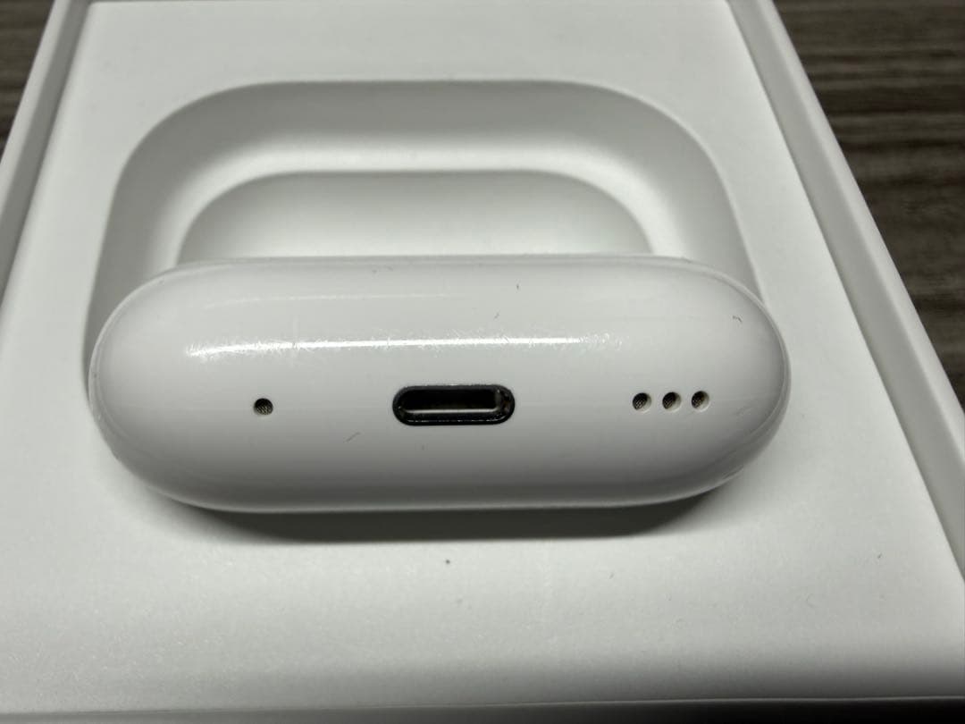 美品&ケース付き　AirPods Pro 第2世代 Lightning
