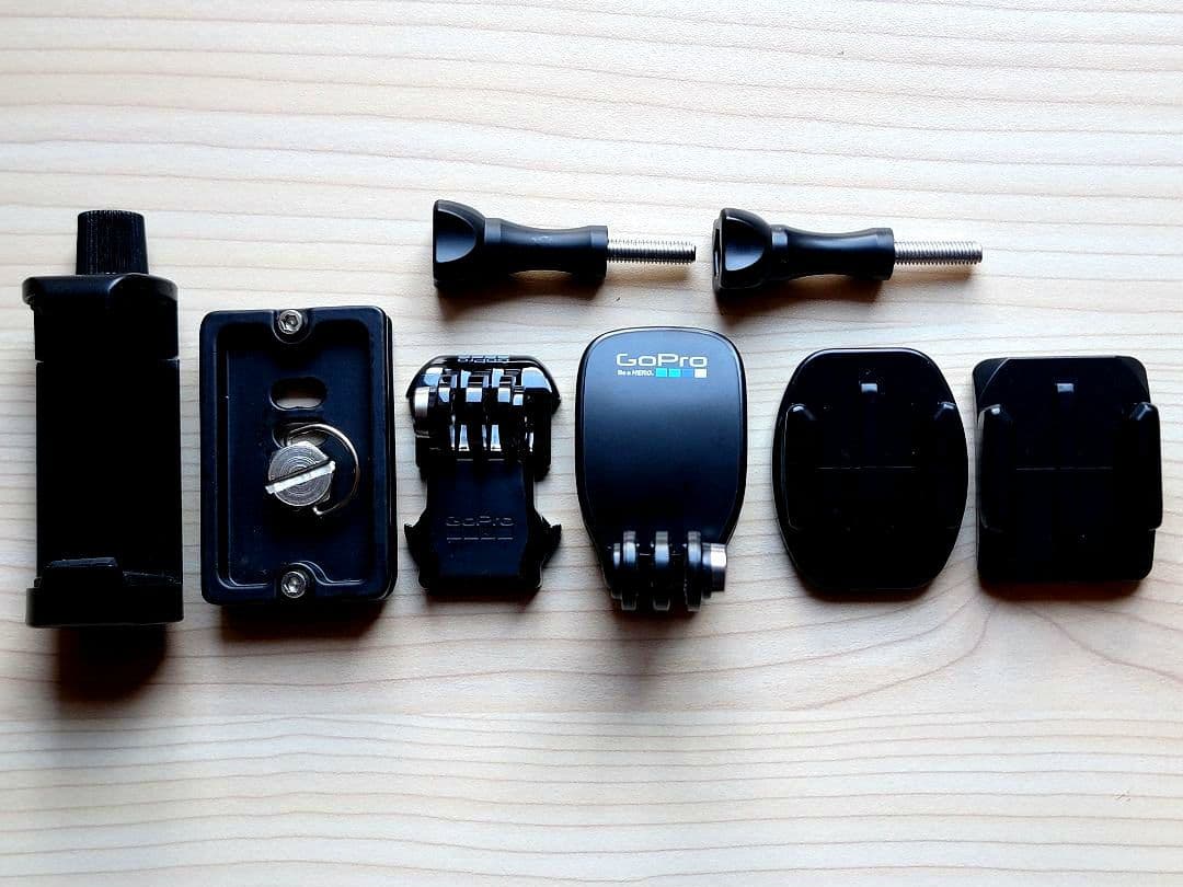 GoPro HERO7 WHITE 【本体 + アクセサリ－パッケージ】