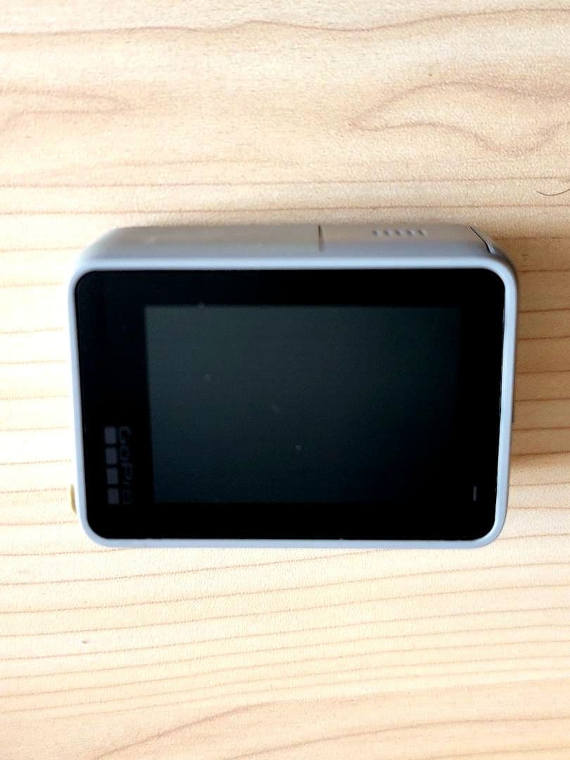 GoPro HERO7 WHITE 【本体 + アクセサリ－パッケージ】