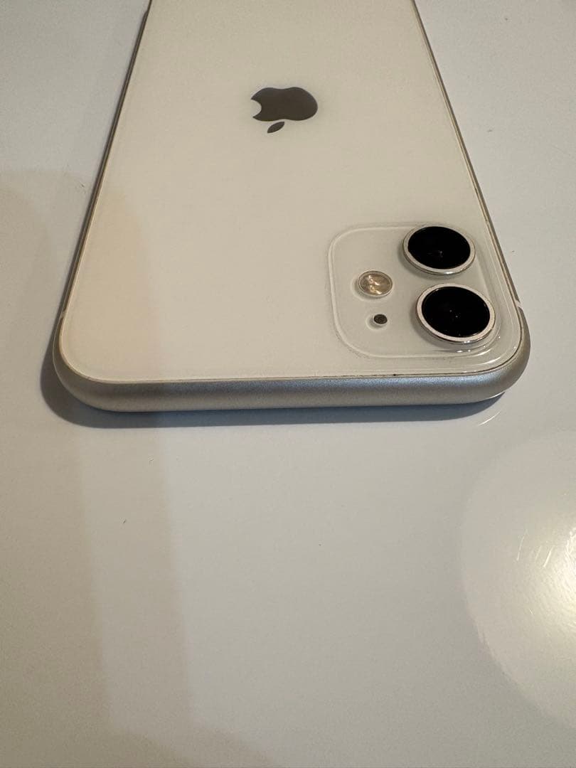 【美品】Apple iPhone 11 128GB ホワイト　SIMフリー