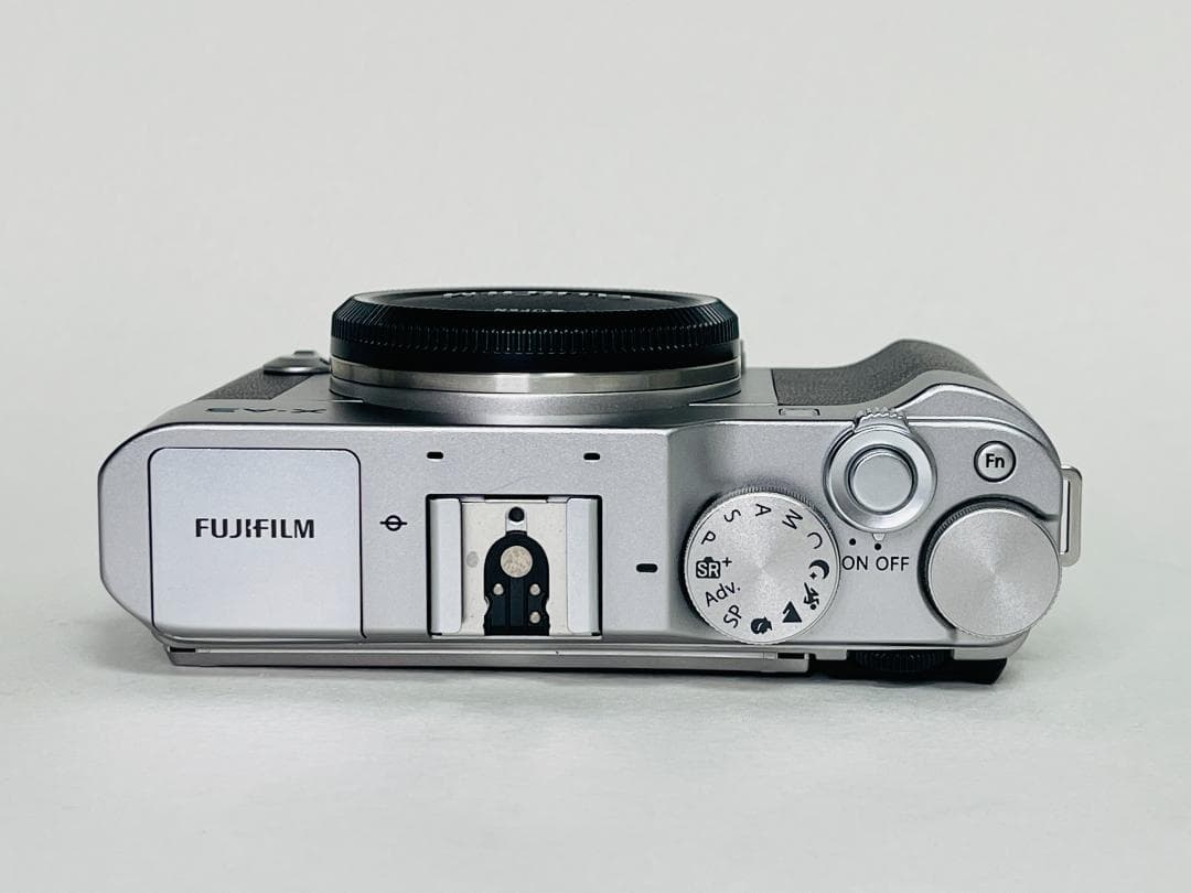 【美品A】FUJIFILM X-A3 ボディ シルバー ミラーレス一眼カメラ