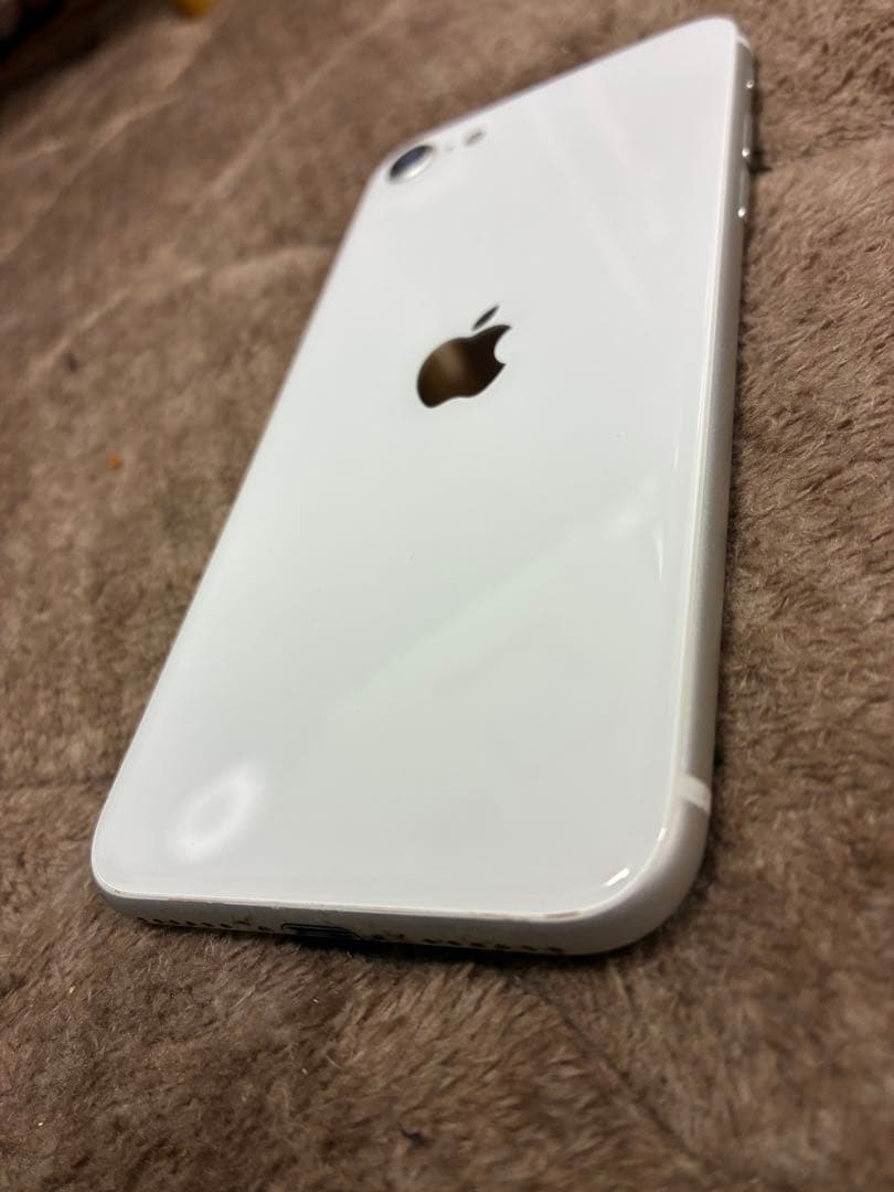 Apple iPhone SE ホワイト 本体