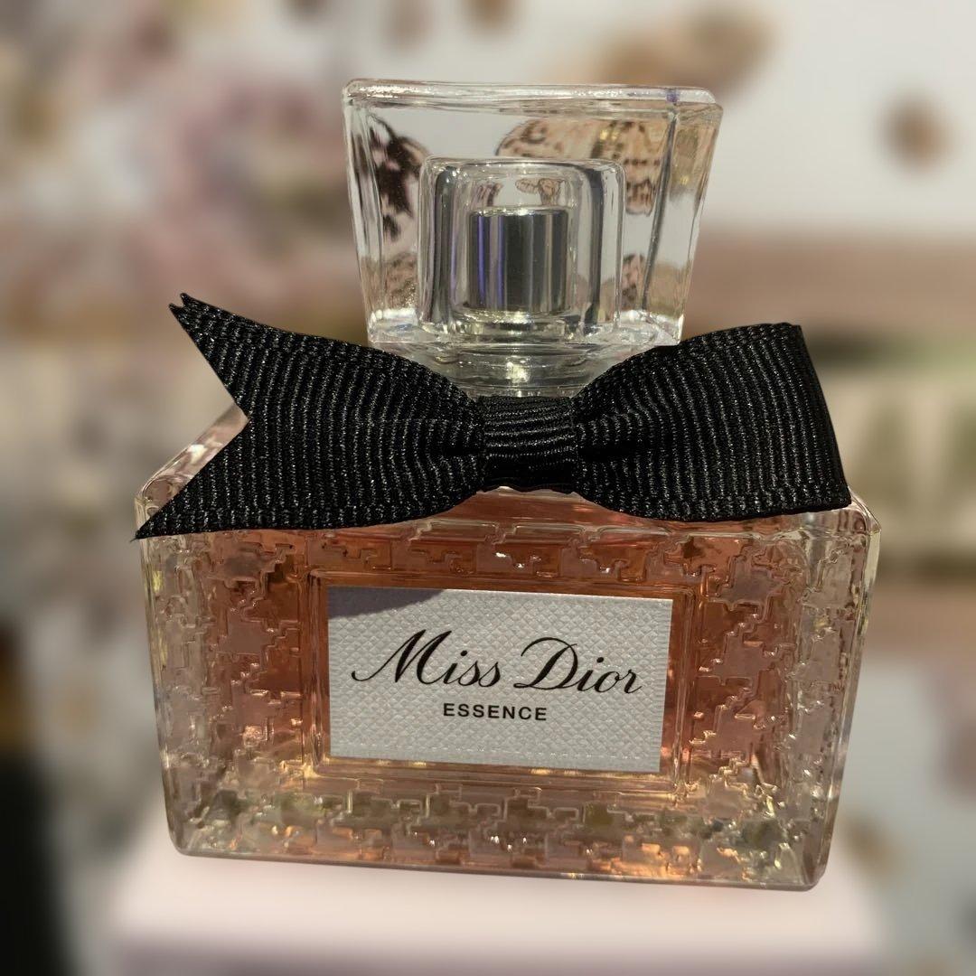 新作！　Miss Dior Essence 女性用香水