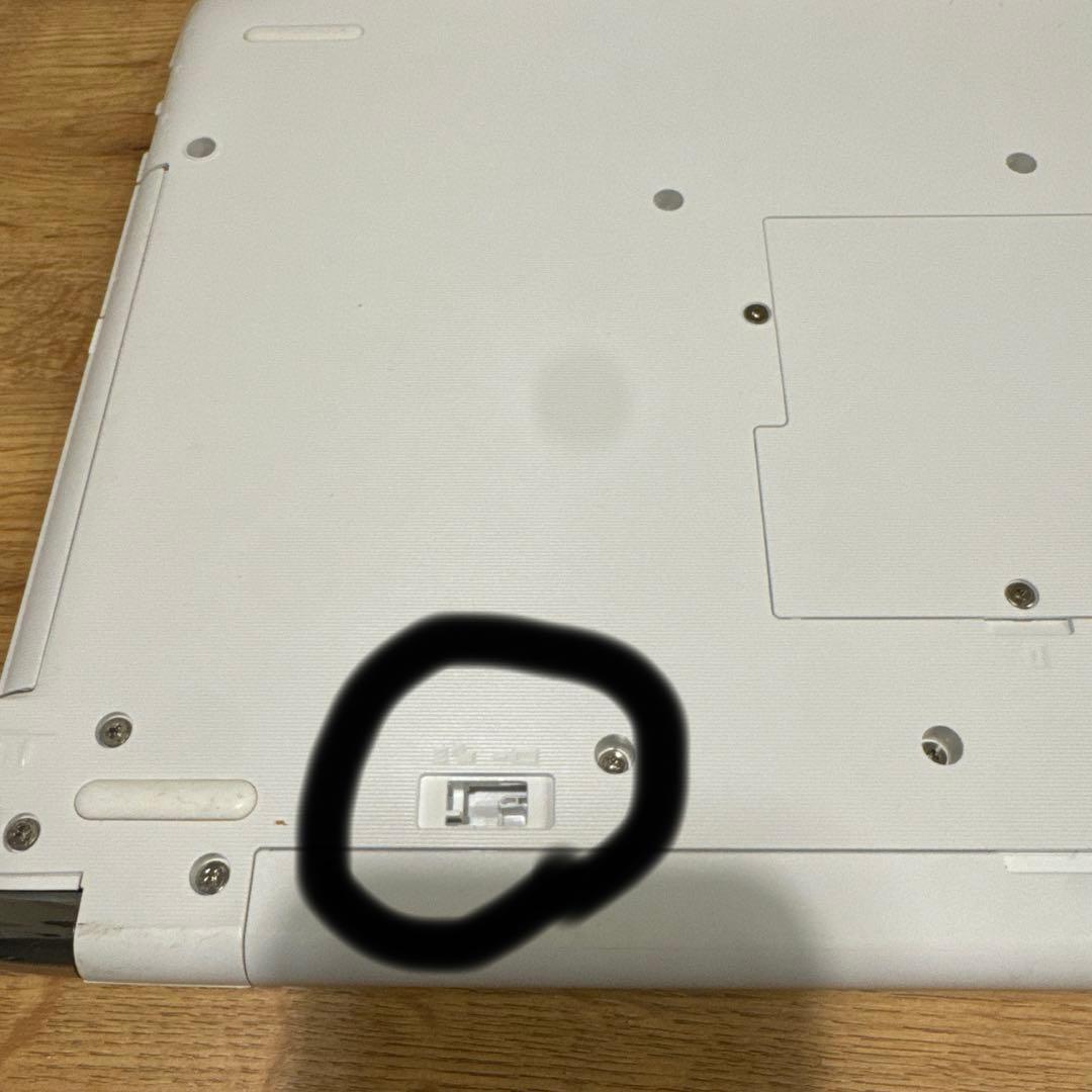 東芝　Toshiba dynabook PTE5DWP-RJA リュクスホワイト