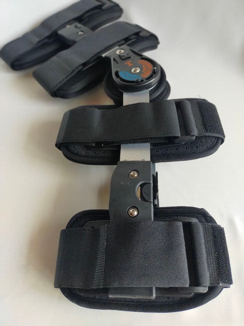 新品　未使用　リハビリ　装具　ニープレス　ニーブレース　膝固定器具　介護　看護