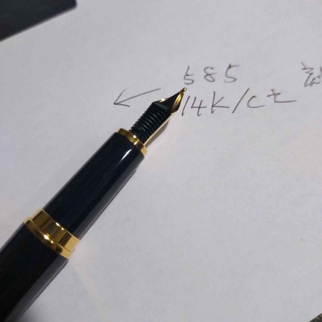 MontBlanc 黒 万年筆 14金ペン先 専用ケース付き　未使用品