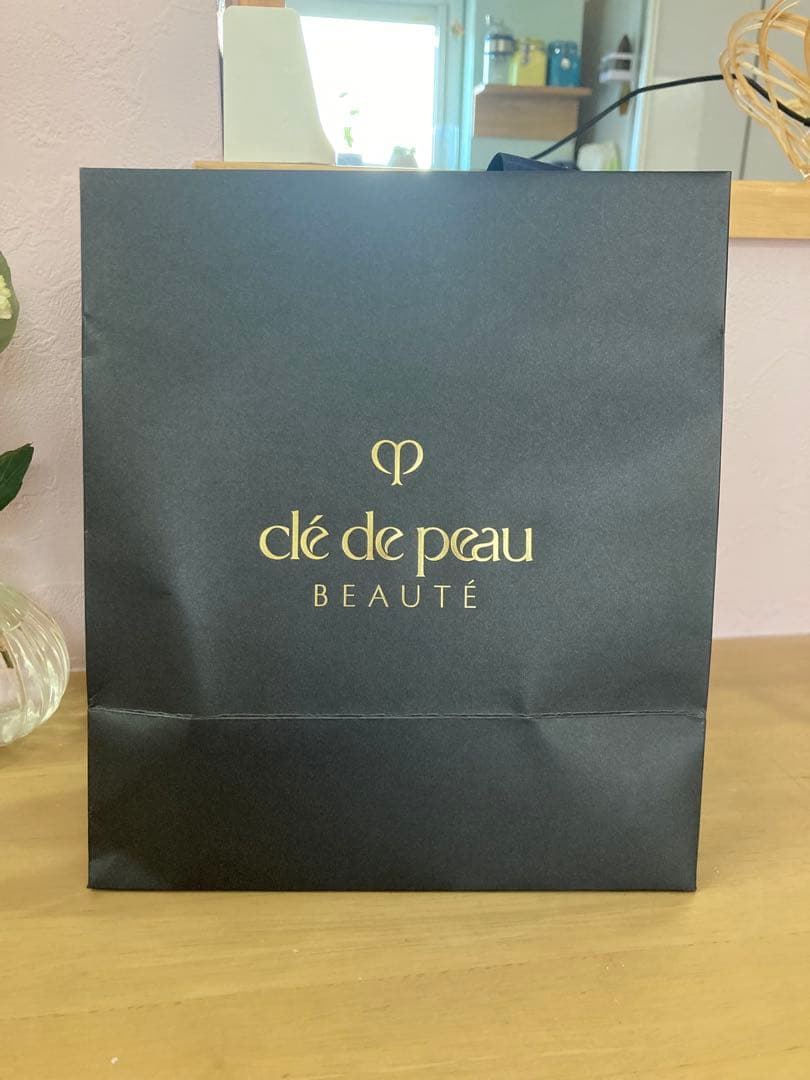 clé de peau BEAUTÉ アイシャドウパレット、アイライナー付