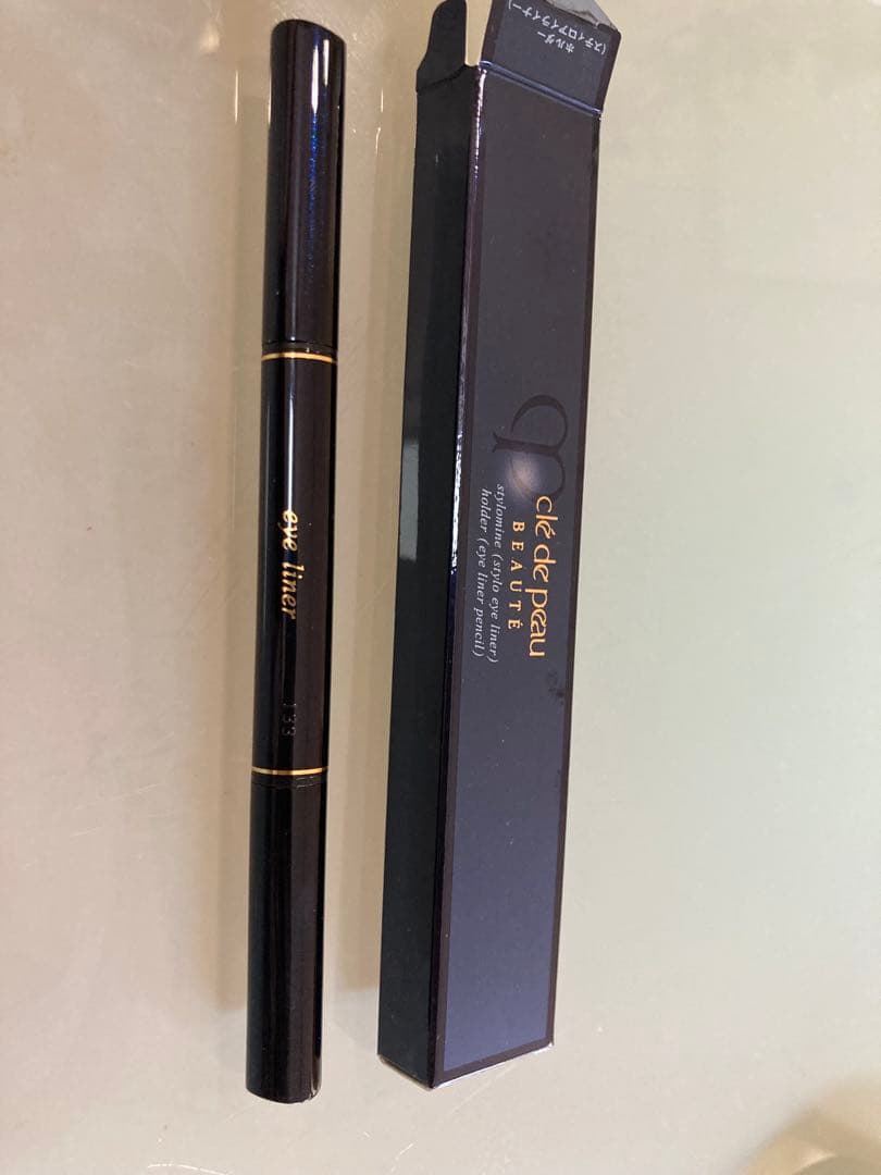 clé de peau BEAUTÉ アイシャドウパレット、アイライナー付