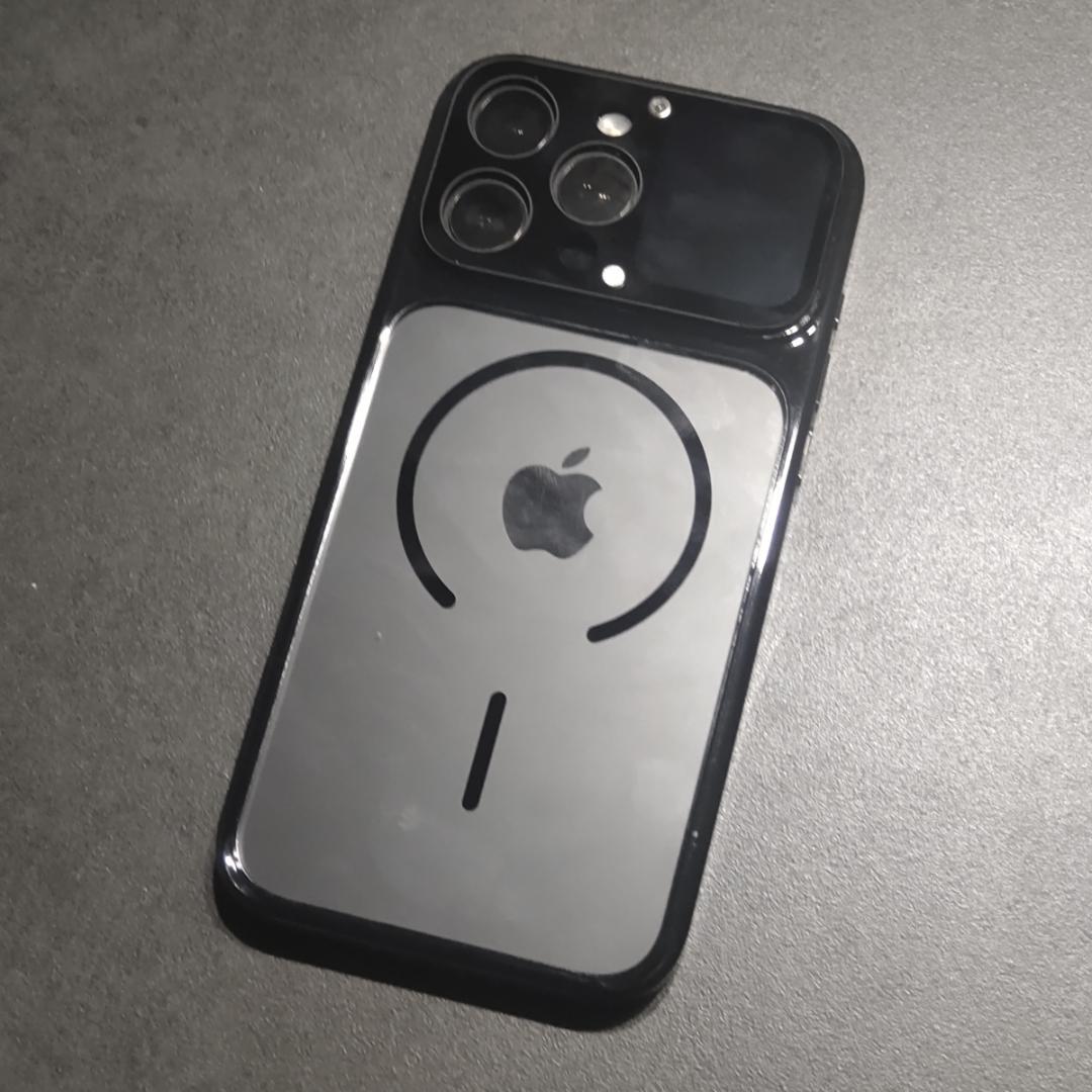 目立つ！iPhone16ProMax用液晶付きケース黒