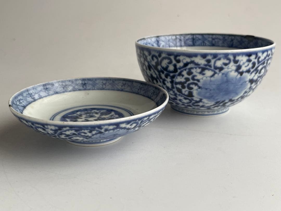 骨董　アンティーク　古伊万里　染付　牡丹唐草文様　逆唐草　蓋碗　蓋茶碗
