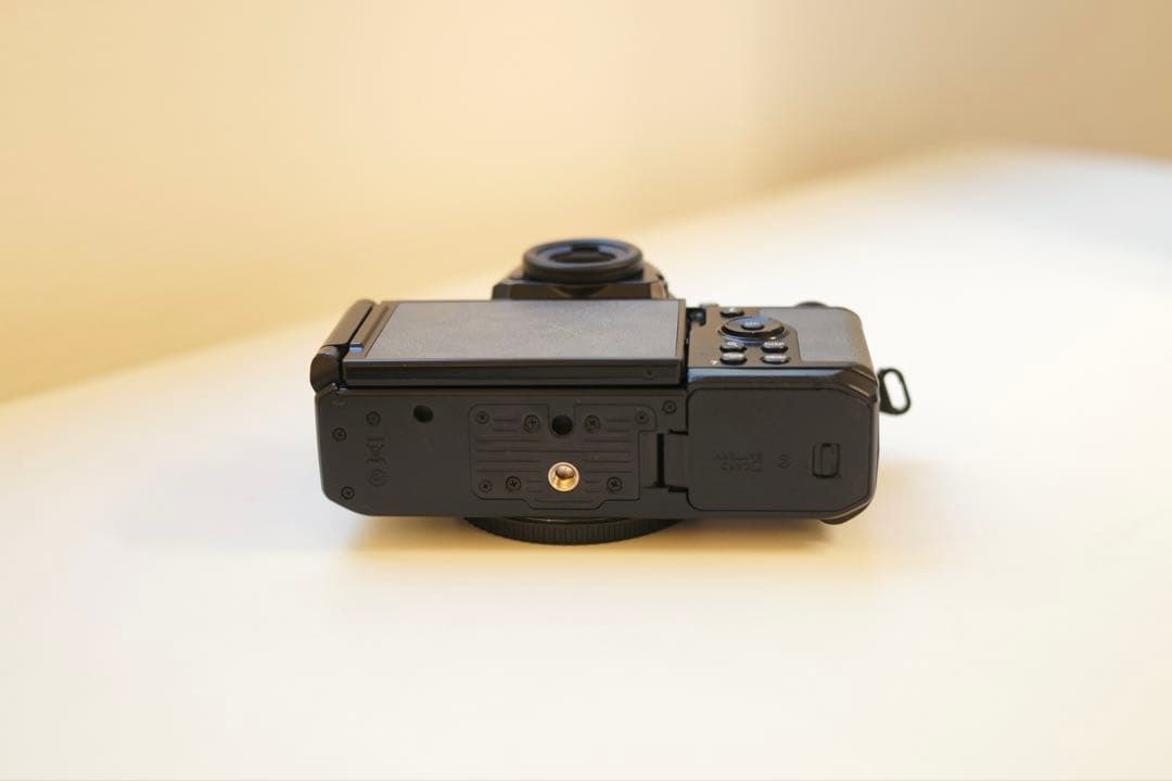 【美品】Nikon Zf ブラック ストーングレー張替済