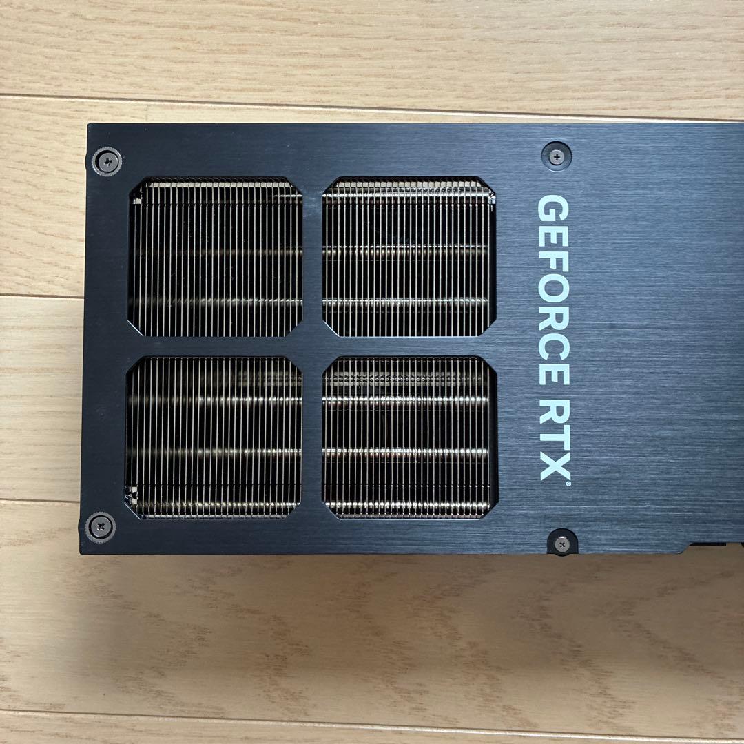 PNY RTX 4090 ヒートシンク　3連　ファン　LED バックプレート