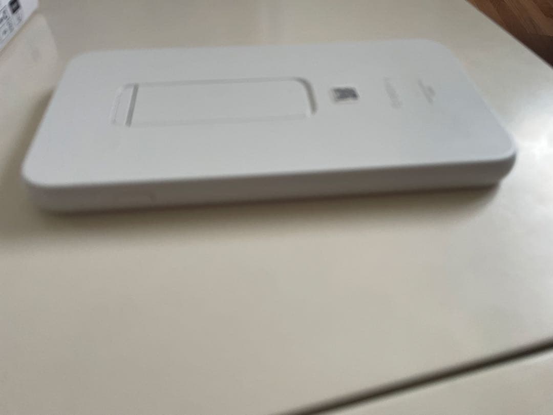 Galaxy 5G Mobile Wi-Fi 本体　scr01