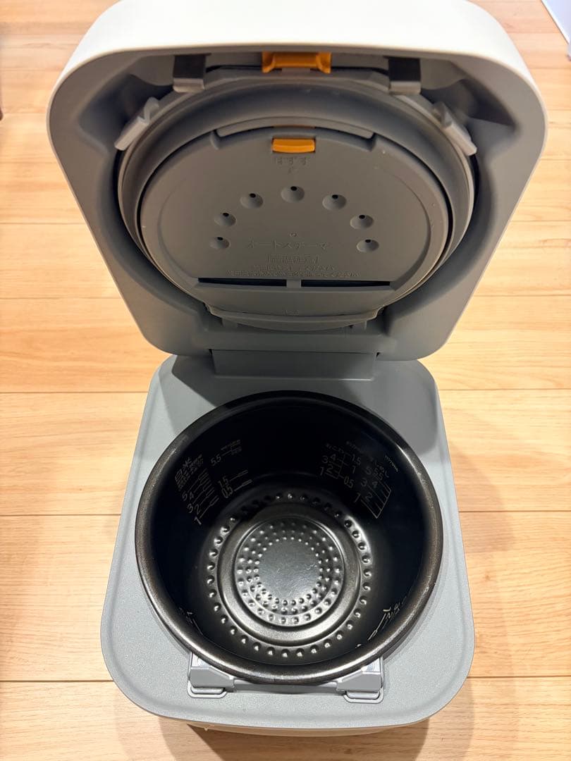 【2ヶ月使用美品】日立 炊飯器 5.5合炊 RZ-V100FM 白　ふっくら御膳