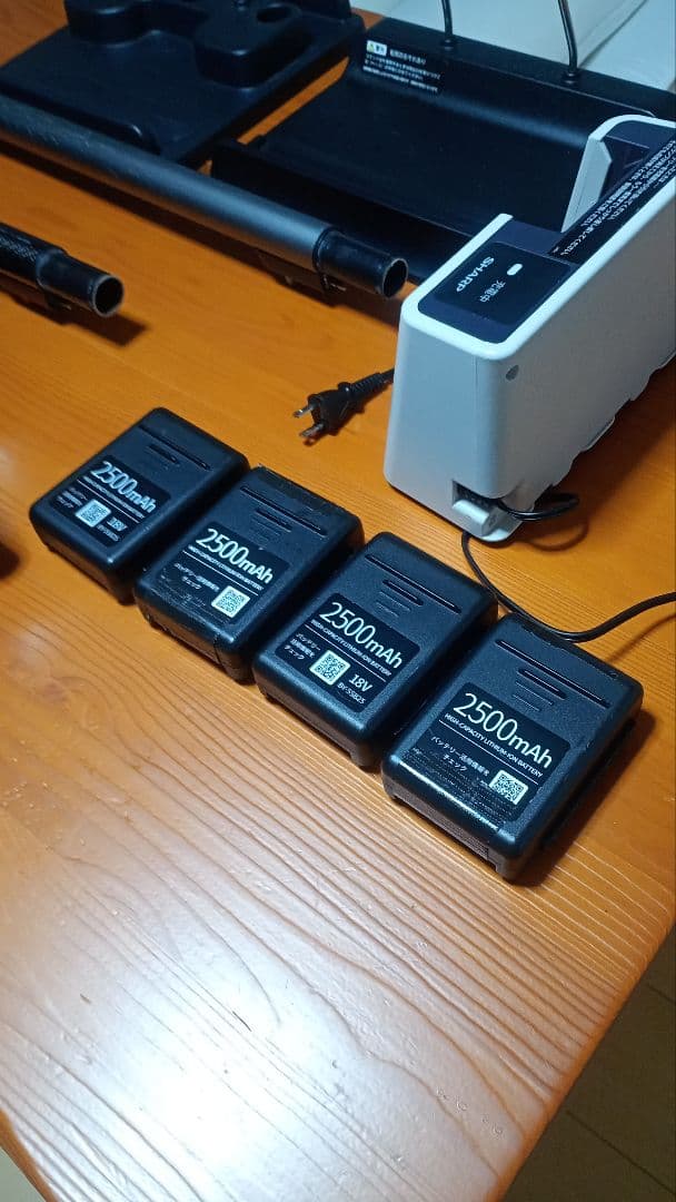 【シャープ ラクティブエアー スティック掃除機 2本セット｜バッテリー4個付き】