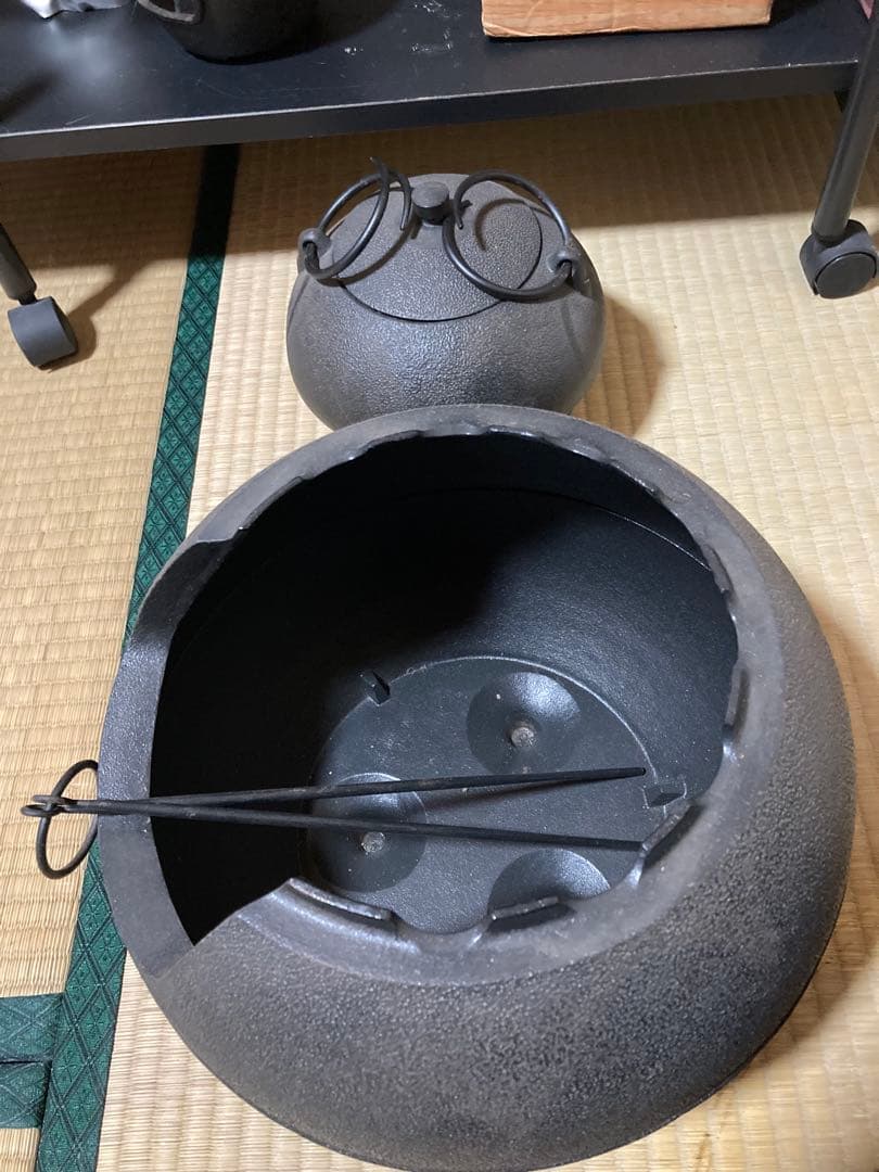 逸品！黒い鋳鉄製茶釜。