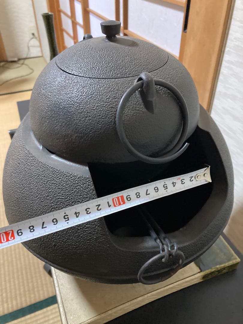 逸品！黒い鋳鉄製茶釜。