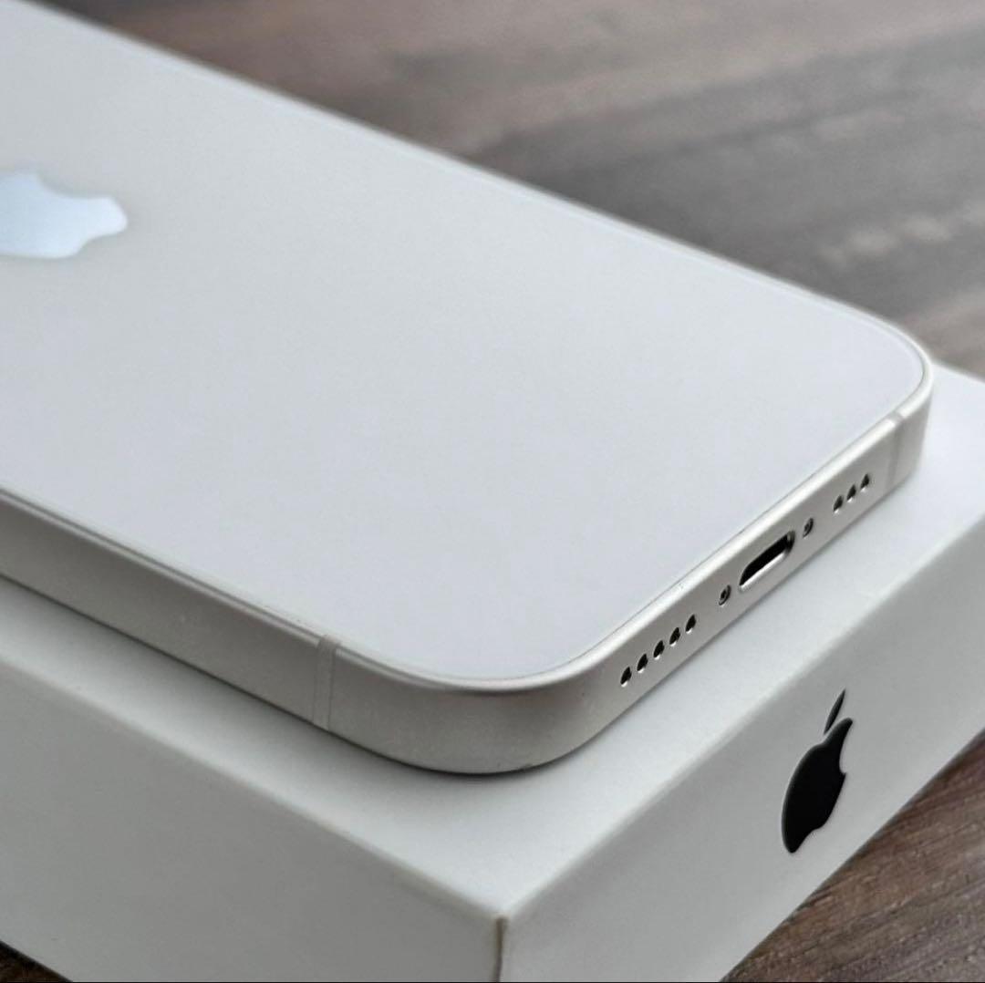 Apple iPhone 13 スターライト本体