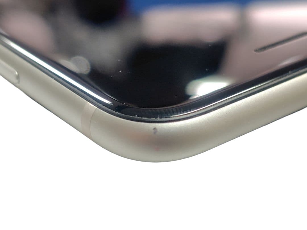 □iPhone SE 第2世代 128GB ホワイト SIMフリー 81%