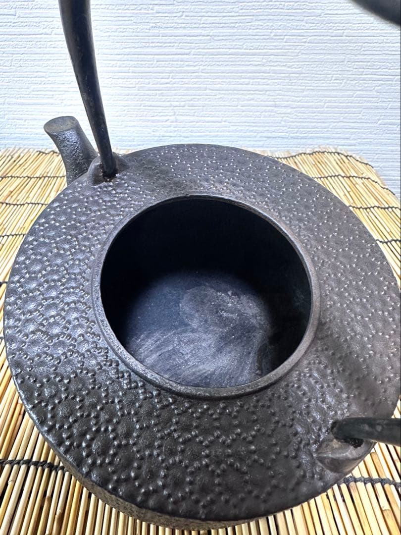 ＵＳＥＤ、良品　南部三厳堂　捻鉉　亀甲文様１２型　南部鉄瓶　南部鉄器　鉄瓶