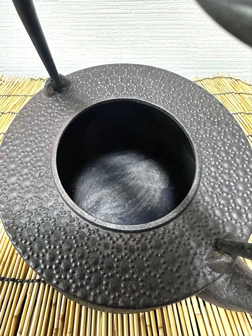 ＵＳＥＤ、良品　南部三厳堂　捻鉉　亀甲文様１２型　南部鉄瓶　南部鉄器　鉄瓶