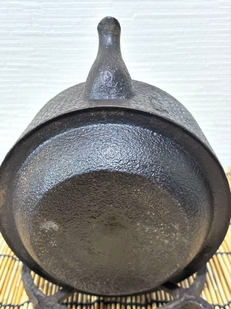 ＵＳＥＤ、良品　南部三厳堂　捻鉉　亀甲文様１２型　南部鉄瓶　南部鉄器　鉄瓶