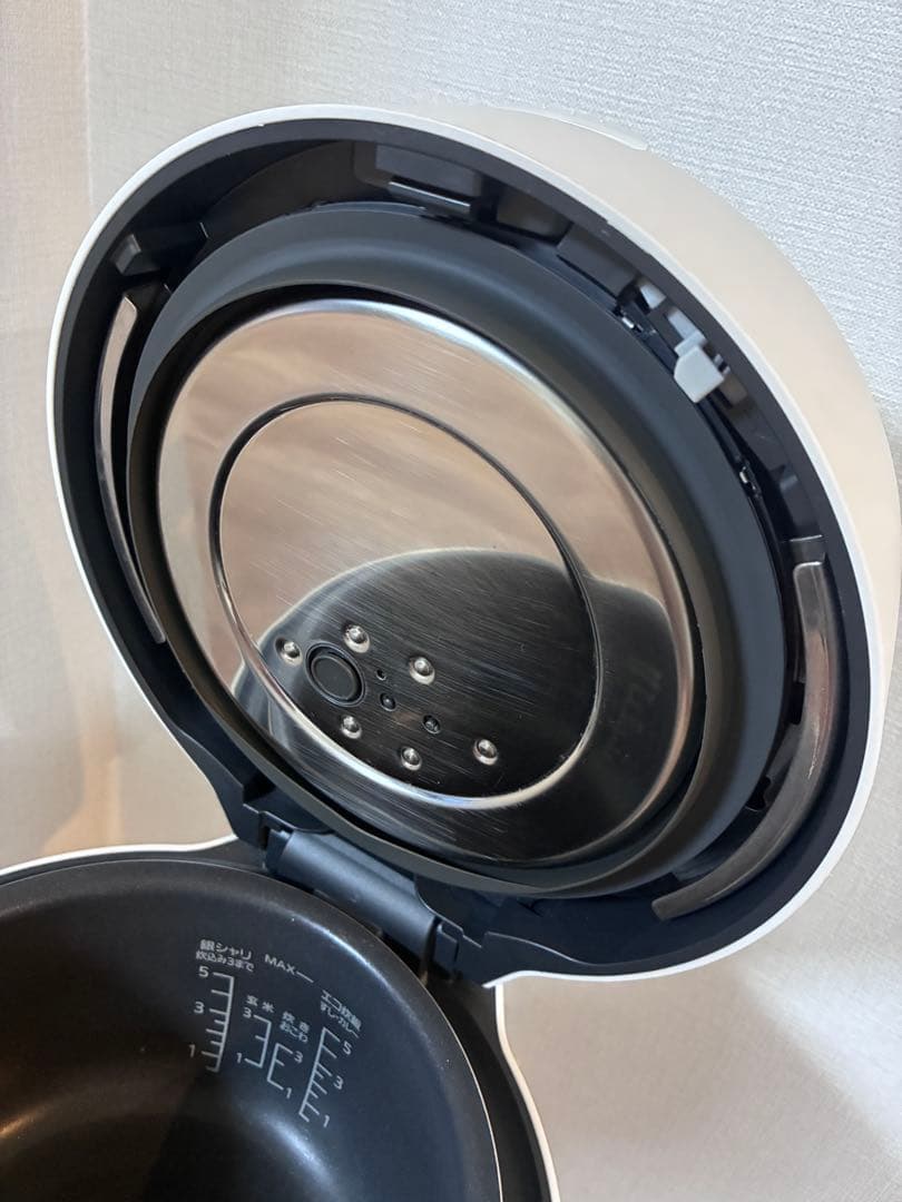 美品　2023年製 パナソニック　圧力IHジャー炊飯器　SR-NB102