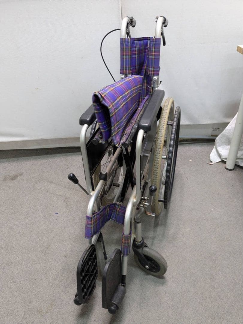 【中古】カワムラサイクル　介護用車イス　パープル　折り畳み式　介助者用ブレーキ付