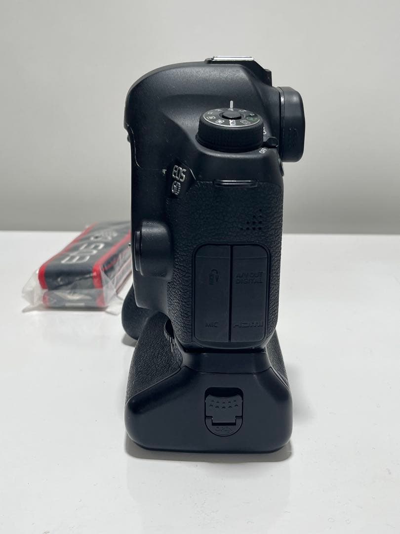 キャノンEOS 6d グリップ付き　ストラップ新品