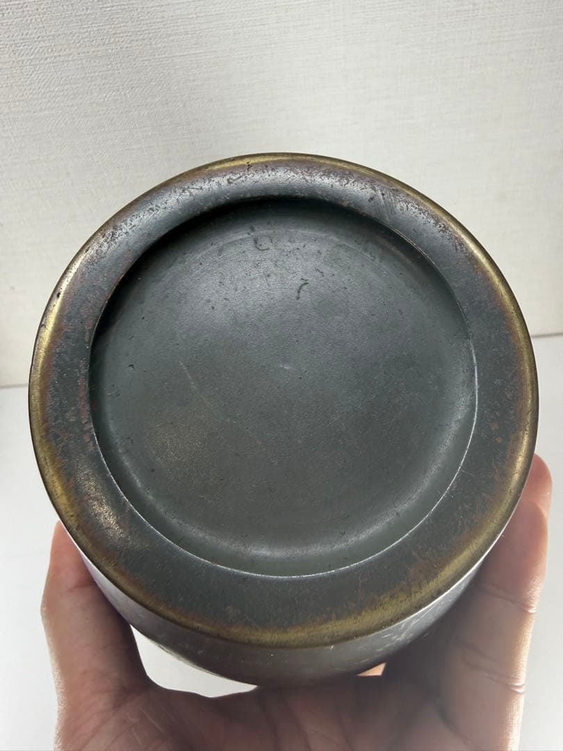 青銅製の壺　年代不明