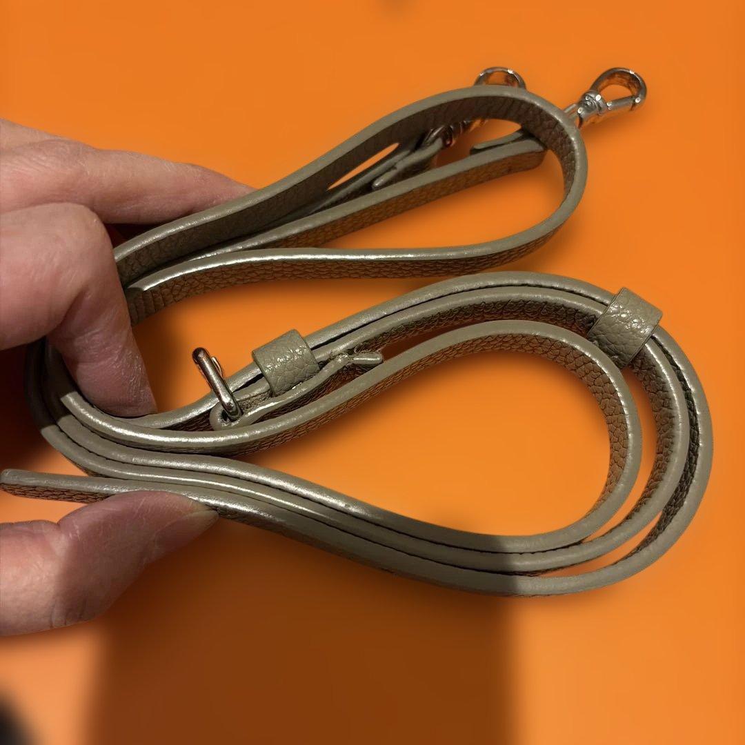 【美品】iPhone15 BANDOLIER バンドリアEMMAグレージュトープ