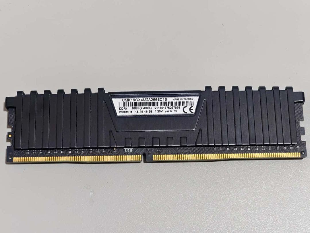 CORSAIR DDR4-2666 8gb ほぼ未使用