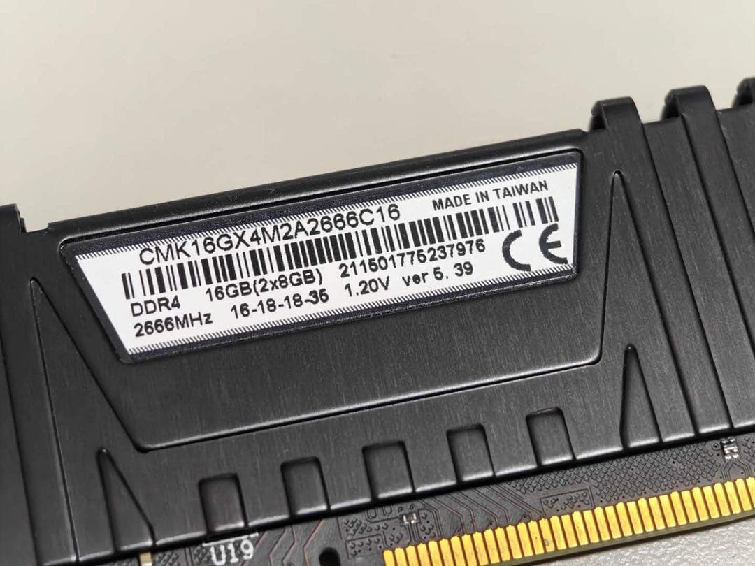 CORSAIR DDR4-2666 8gb ほぼ未使用