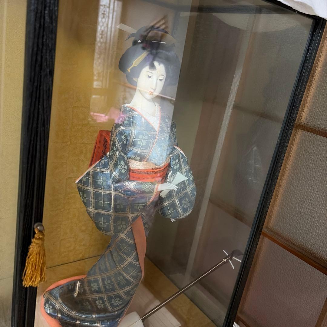 伝統的な日本人形 ガラスケース付き