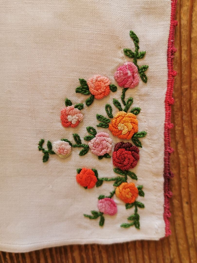 アンティーク フランス 立体的な色糸バリオン薔薇刺繍 ランジェリーリネンケース