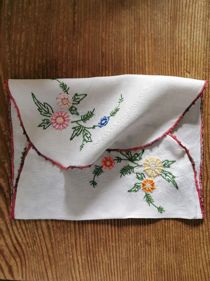 アンティーク フランス 立体的な色糸バリオン薔薇刺繍 ランジェリーリネンケース