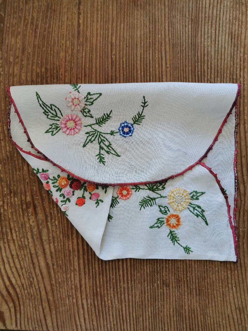 アンティーク フランス 立体的な色糸バリオン薔薇刺繍 ランジェリーリネンケース