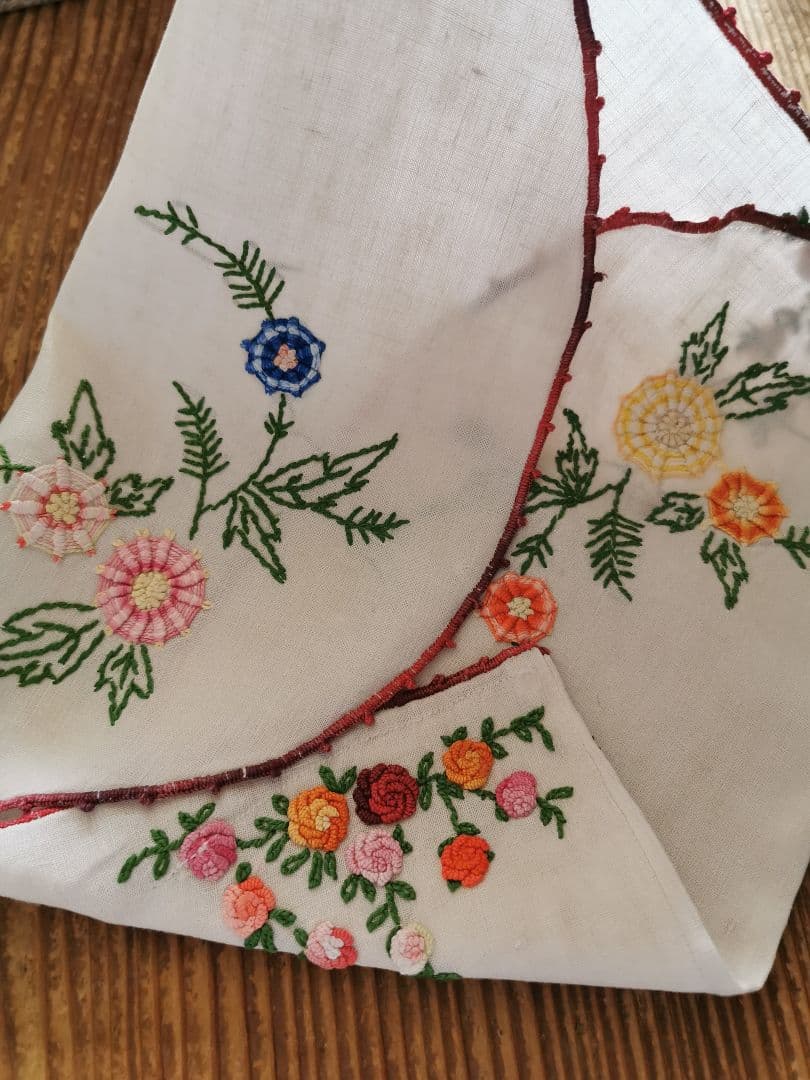 アンティーク フランス 立体的な色糸バリオン薔薇刺繍 ランジェリーリネンケース