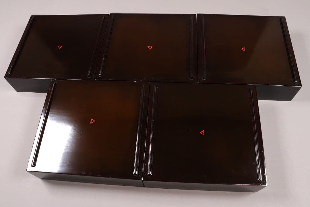 天然木 黒無地 五段重 蓋二枚 内朱塗 重箱 木箱入り 木製漆器 漆芸 MA23