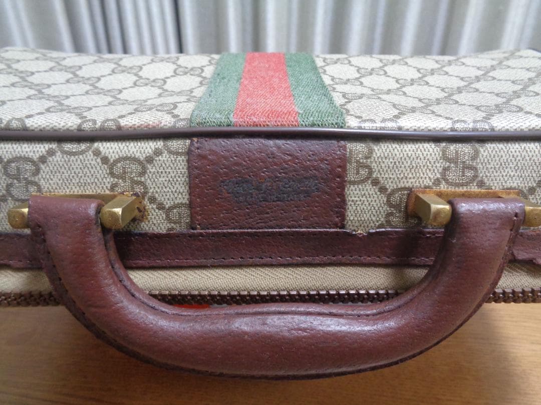 GUCCIケースolivetti lettera32タイプライターシェリーライン